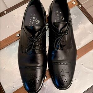 Black leather Mezlan Oxford shoes